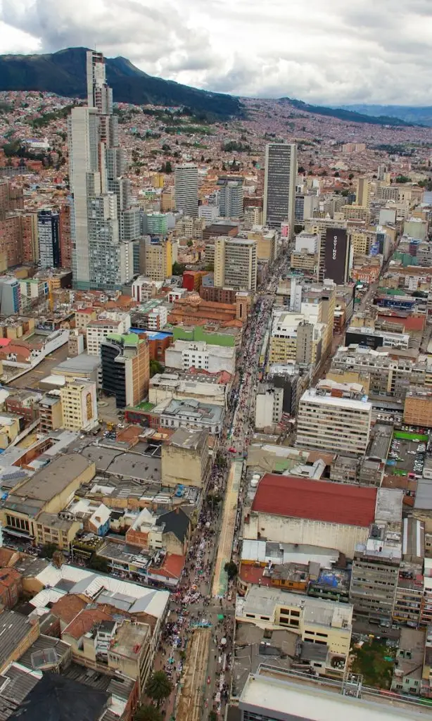 DA municipalities showing cityscape with citizens and local government buildings