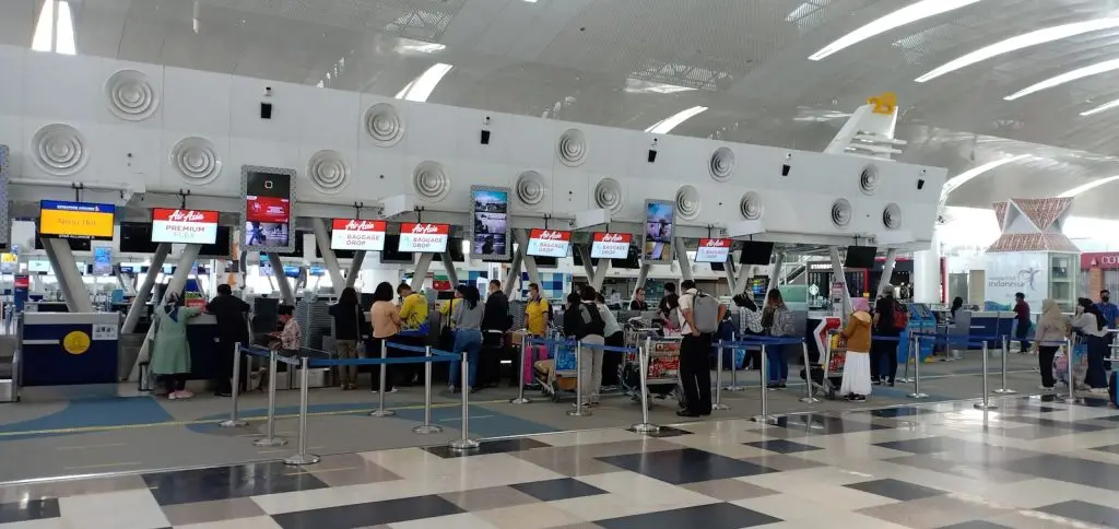 Tungwarara corruption: businessman with newborn at Dubai airport under media attention