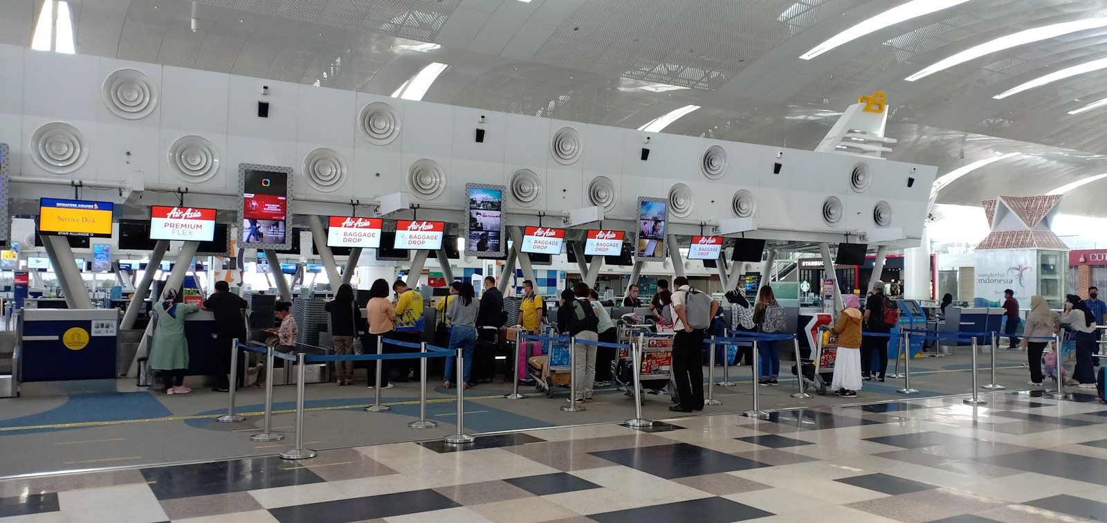 Tungwarara corruption: businessman with newborn at Dubai airport under media attention